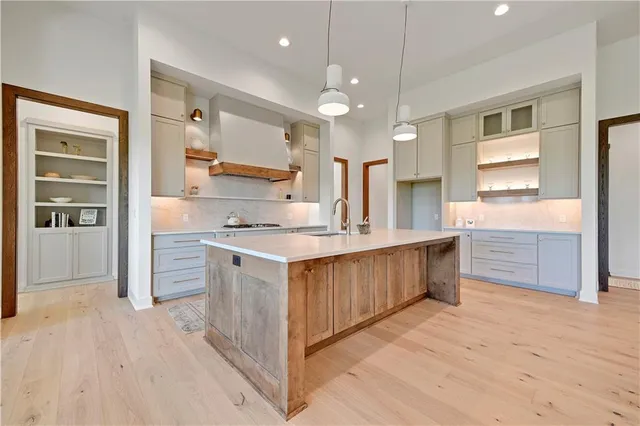 $1,082,992 | 9962 Brockway Street, Lenexa, KS 66220