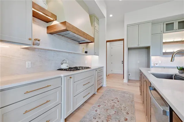 $1,082,992 | 9962 Brockway Street, Lenexa, KS 66220