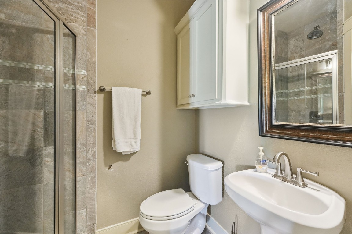 223 South Front Street Freeport, TX 77541 - Photo 28 of 33