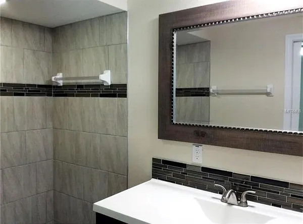 $2,400 | 2738 Ingot Place, Sarasota, FL 34235