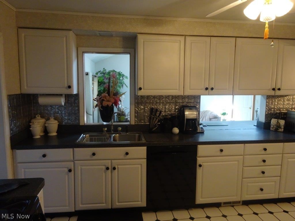 9198 Reichert Road Parma, OH 44130 - Photo 3 of 23