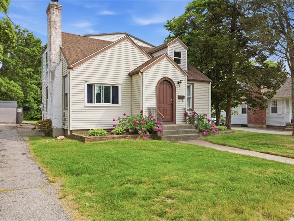 82 Wells Street Westerly, RI 02891 - Photo 2 of 45