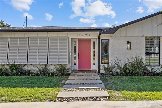 $935,000 | 1294 Soundside Lndg Court, Gulf Breeze, FL 32563