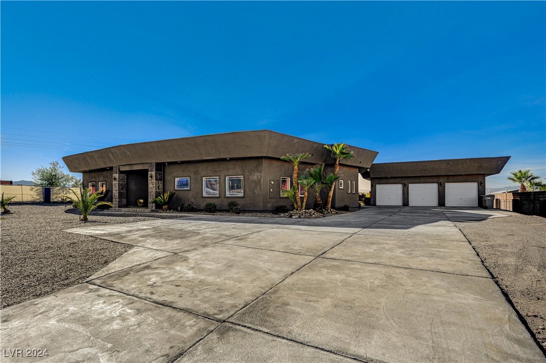 608 North Racetrack Road Henderson, NV 89015 - Photo 1 of 49 Gallery Image 1