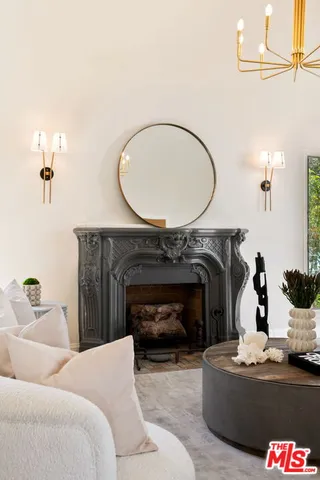 $20,000 | 802 South Cochran Avenue, Los Angeles, CA 90036