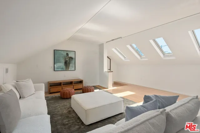 $20,000 | 802 South Cochran Avenue, Los Angeles, CA 90036