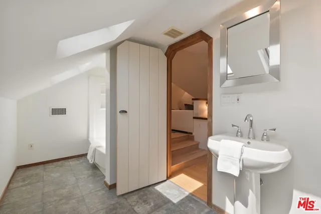 $20,000 | 802 South Cochran Avenue, Los Angeles, CA 90036