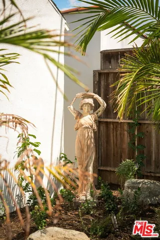 $20,000 | 802 South Cochran Avenue, Los Angeles, CA 90036