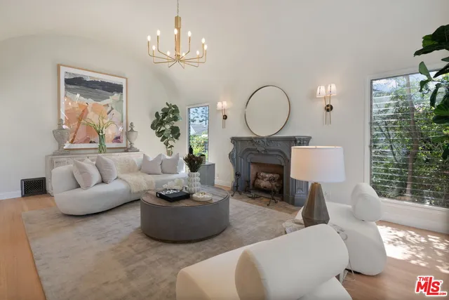 $20,000 | 802 South Cochran Avenue, Los Angeles, CA 90036