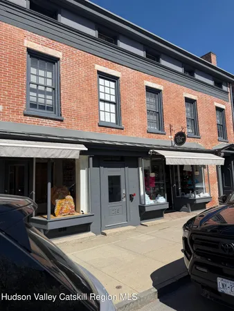 $2,000 | 238 Warren Street, Unit E, Hudson, NY 12534