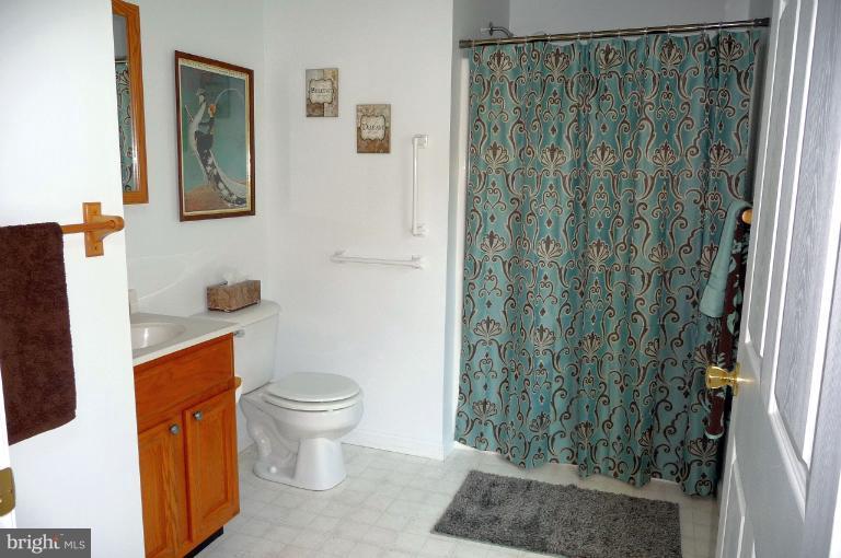4180 Robinson Road Huntingtown, MD 20639 - Photo 16 of 17 Bath (Master)