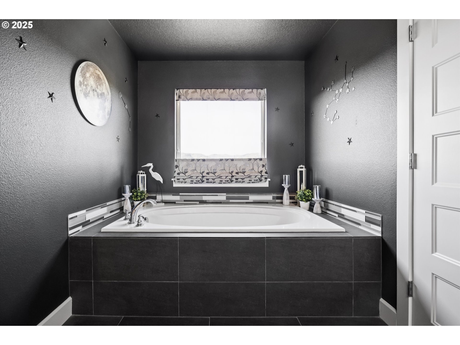 2440 Heather Way Forest Grove, OR 97116 - Photo 13 of 24 a bathroom with a sink vanity and a mirror