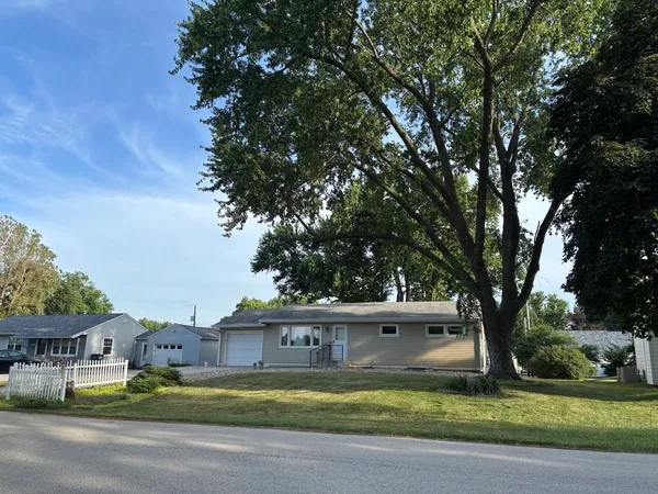 $230,000 | 4620 50th Avenue, Moline, IL 61265