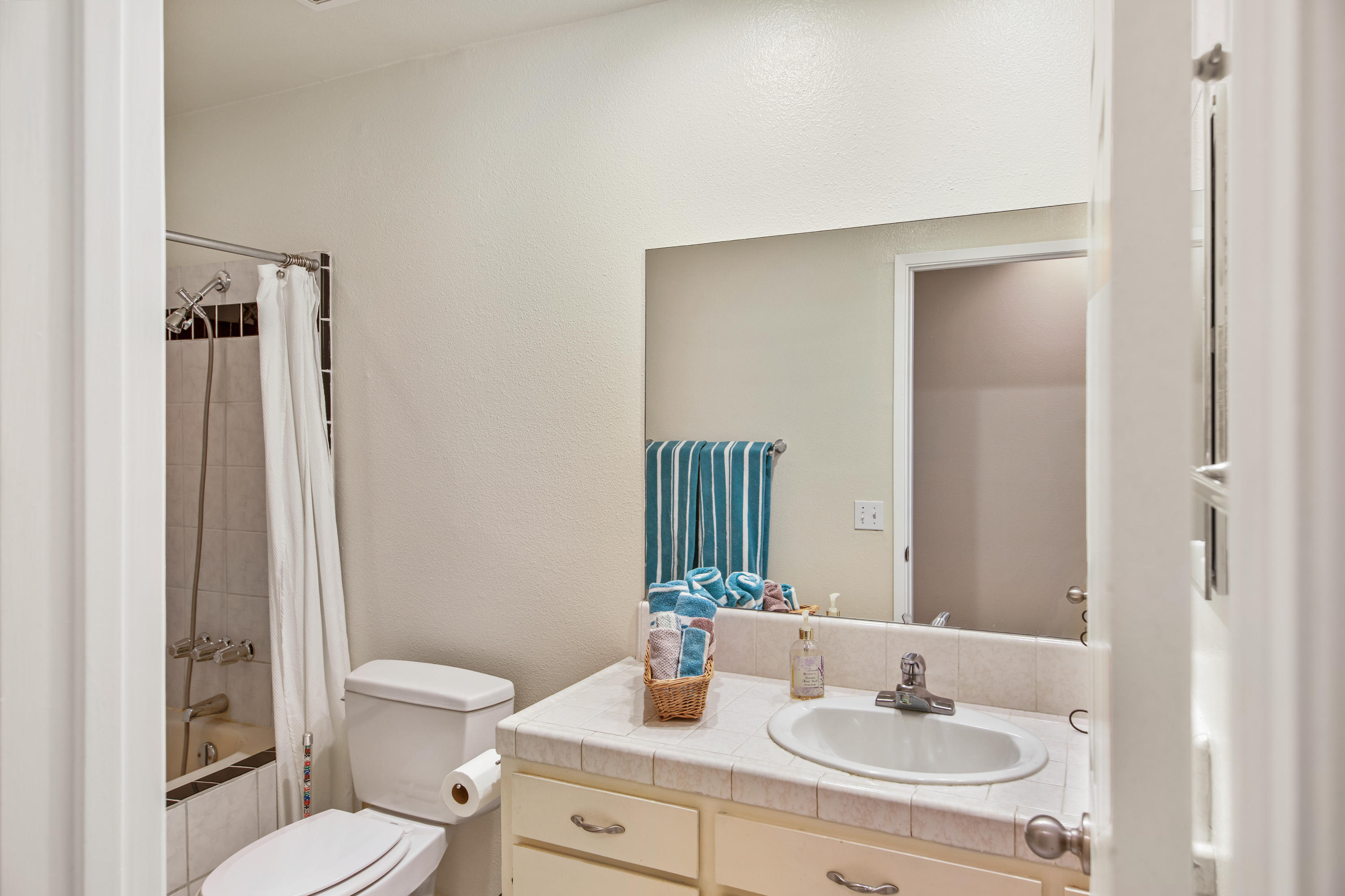 2384 East Rochelle Road Palm Springs, CA 92262 - Photo 14 of 24 13