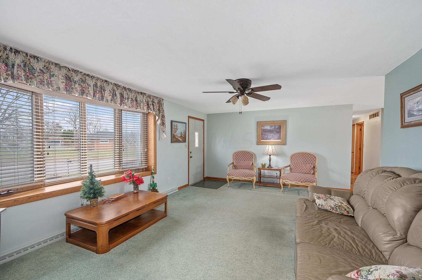 5117 West Ridgewood Road Springfield, OH 45503 - Photo 13 of 49 5117_W_Ridgewood_LR_003