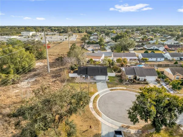 a picture of a lake view