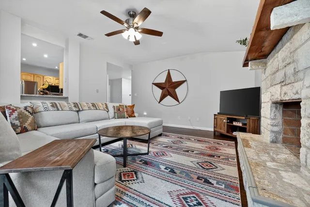 $2,500 | 14906 Foy Drive, Lakeway, TX 78734