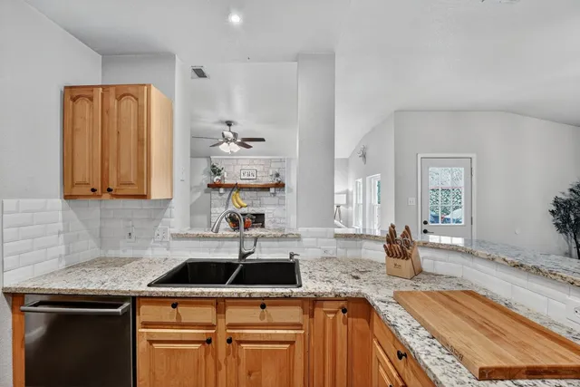 $2,500 | 14906 Foy Drive, Lakeway, TX 78734