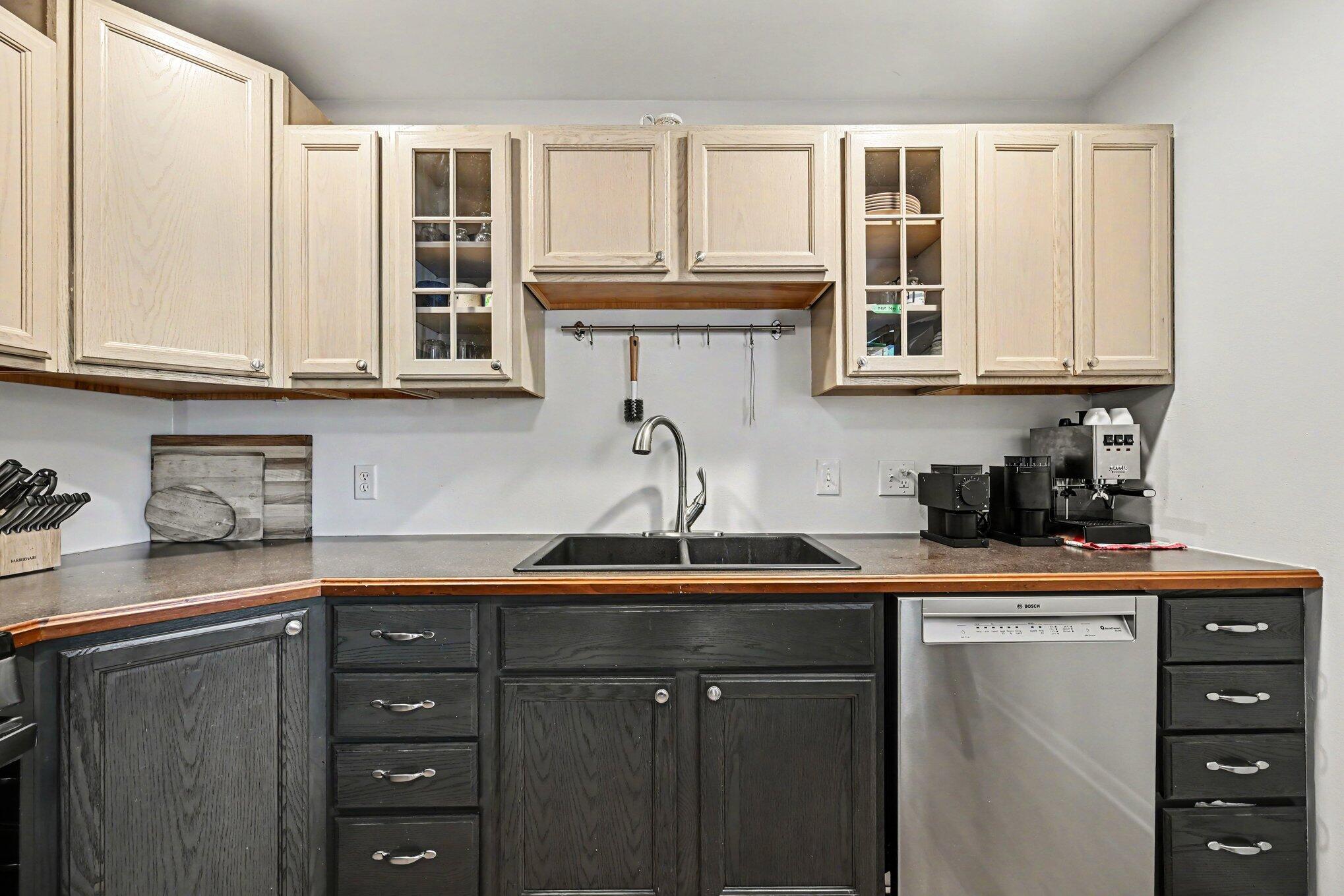 3195 Nordman Road Ann Arbor, MI 48108 - Photo 10 of 23 010_file_5975