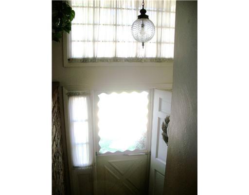 1827 Cowling Road Scottdale, PA 15683 - Photo 3 of 10 Entry/Foyer. Sunny and dramatic.
