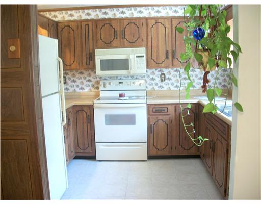 1827 Cowling Road Scottdale, PA 15683 - Photo 4 of 10 Kitchen.