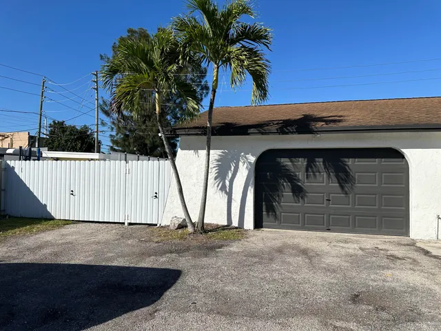 $3,000 | 4443 Vicliff Road, West Palm Beach, FL 33406