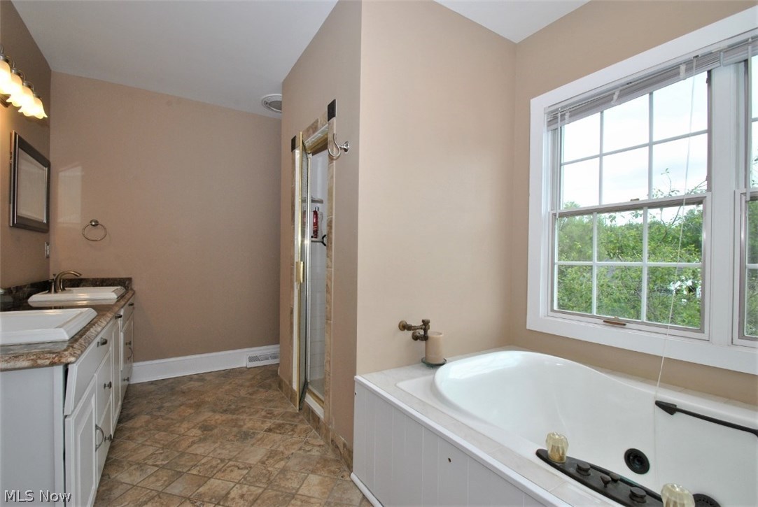 7714 Bainbridge Road Bainbridge, OH 44023 - Photo 10 of 34 Spacious Master Bath