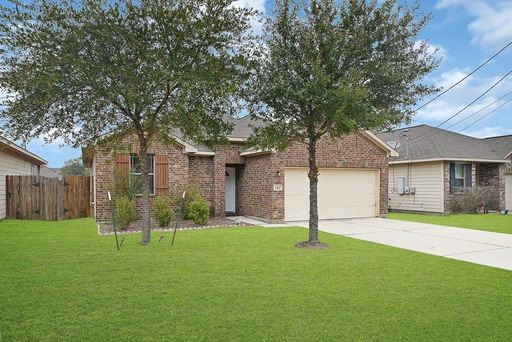 2307 Shady Tree Lane Conroe, TX 77301 - Photo 2 of 23