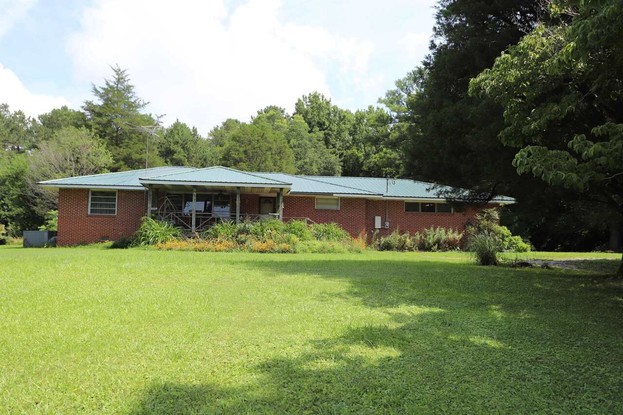 853 East Reed Road LaFayette, GA 30728 - Photo 1 of 1 a front view of a house with garden