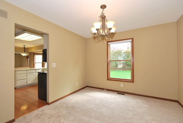 1715 Forest Ridge Road St. Charles, IL 60174 - Photo 3 of 11