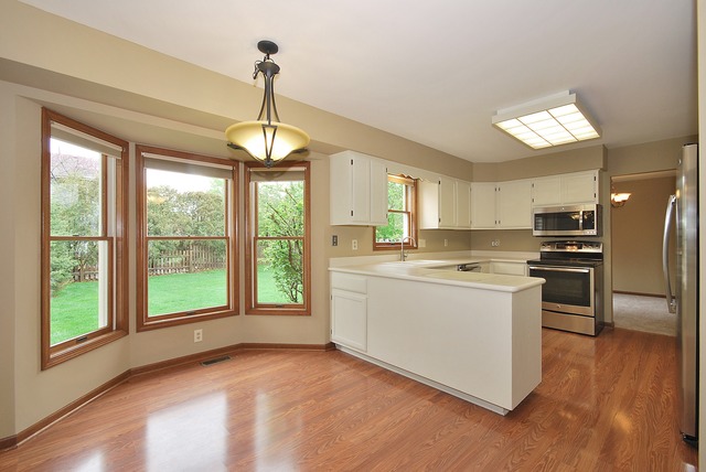 1715 Forest Ridge Road St. Charles, IL 60174 - Photo 5 of 11
