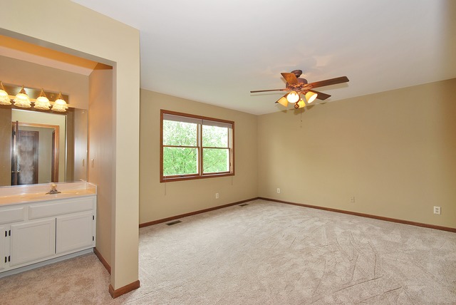 1715 Forest Ridge Road St. Charles, IL 60174 - Photo 7 of 11