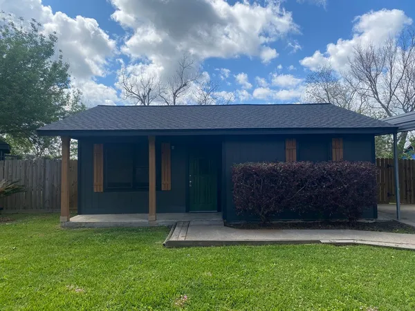 $99,900 | 614 South Erwin Street, Brazoria, TX 77422