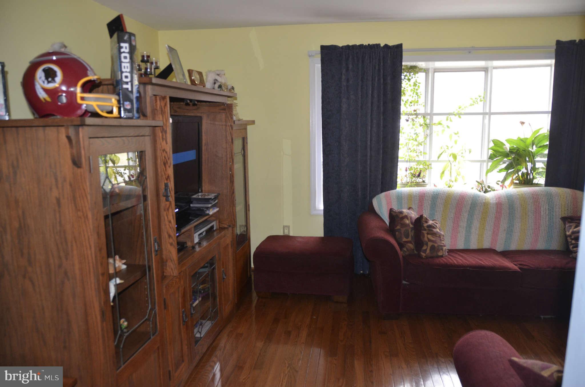 11607 Rivershore Drive Dunkirk, MD 20754 - Photo 7 of 15 Living Room