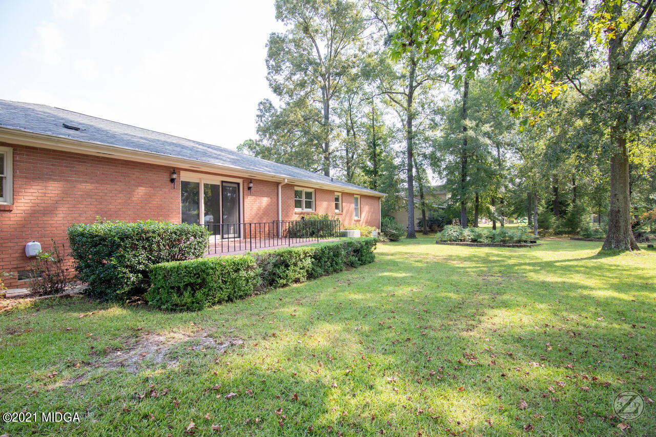 1027 Country Club Road Perry, GA 31069 - Photo 10 of 55 a front view of house with yard and green space