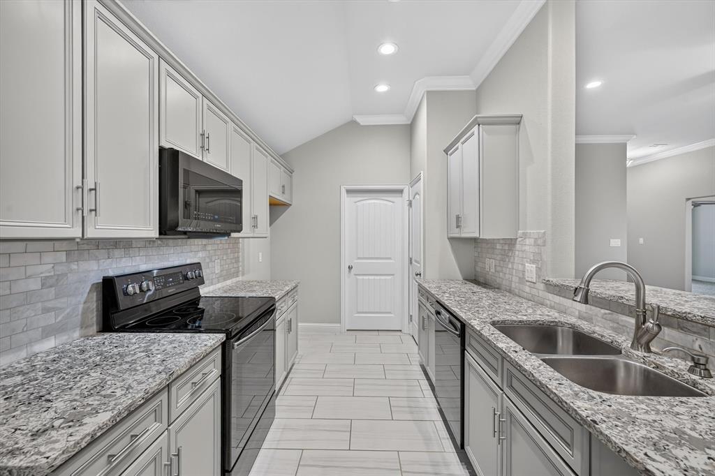 3016 Loy Lake Road Denison, TX 75020 - Photo 10 of 25 Kitchen