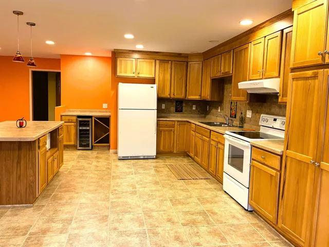 $385,000 | W6316 Tamarack Court, Neshkoro, WI 54960