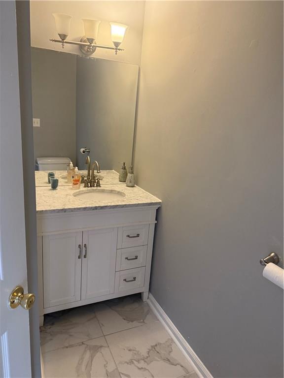 6341 Wedgeview Drive Tucker, GA 30084 - Photo 9 of 26 a bathroom with a sink and a mirror