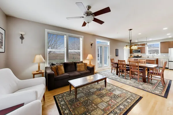 $775,000 | 1082 Prairie Trail, Grayslake, IL 60030