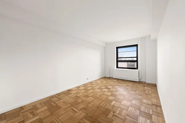 $749,000 | 205 Clinton Avenue, Unit 7D | Clinton Hill