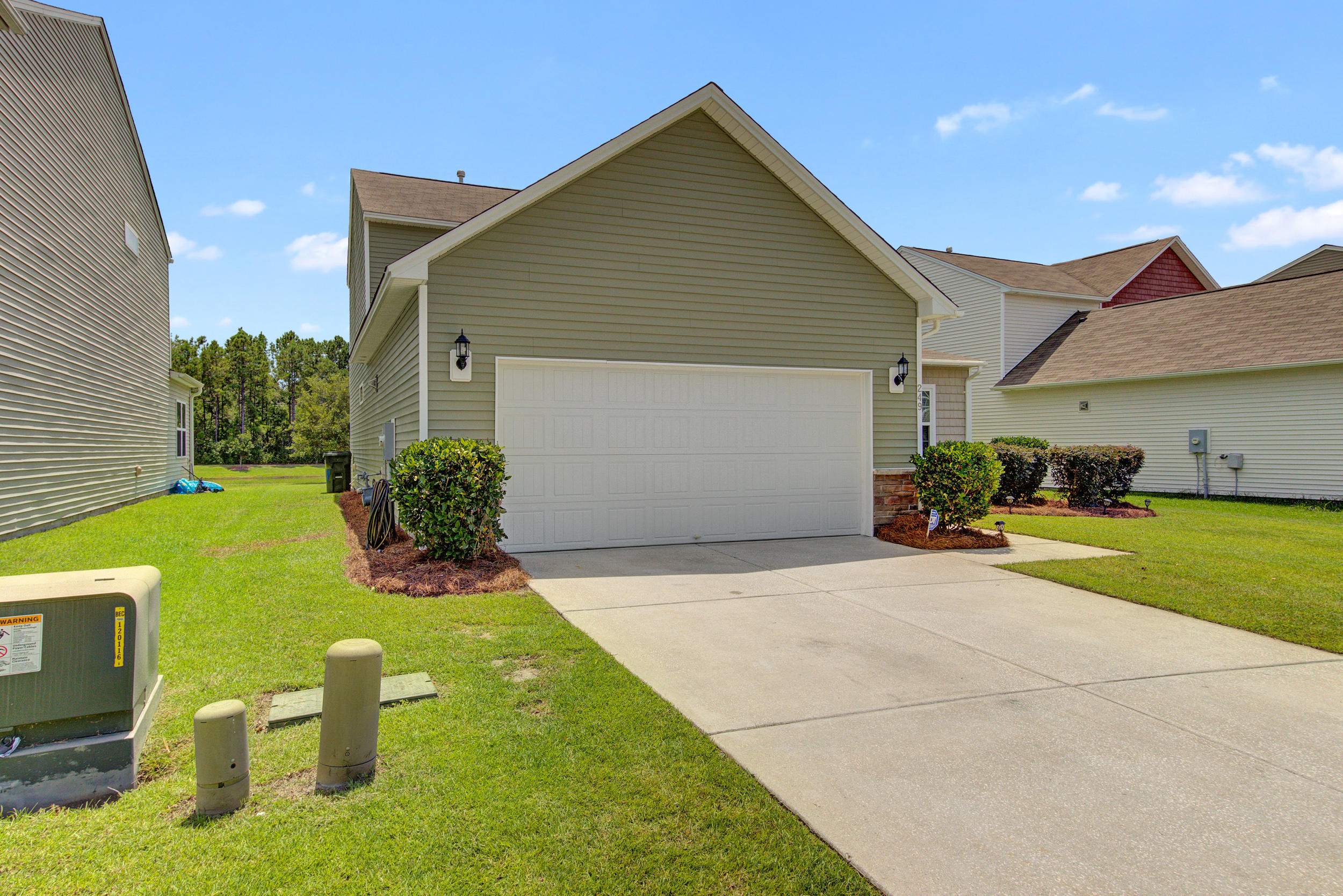 249 Decatur Drive Summerville, SC 29486 - Photo 3 of 45 249 Decatur Dr, Summerville SC (3)