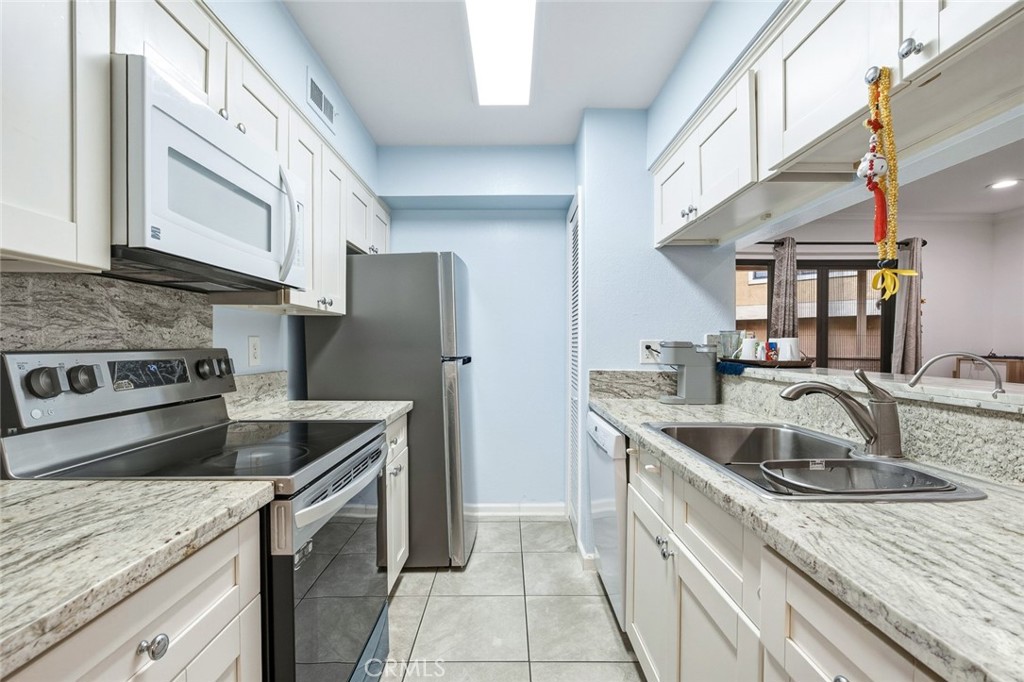 10655 Lemon Avenue, Unit 3107 Rancho Cucamonga, CA 91737 - Photo 6 of 30 Gallery Image 6