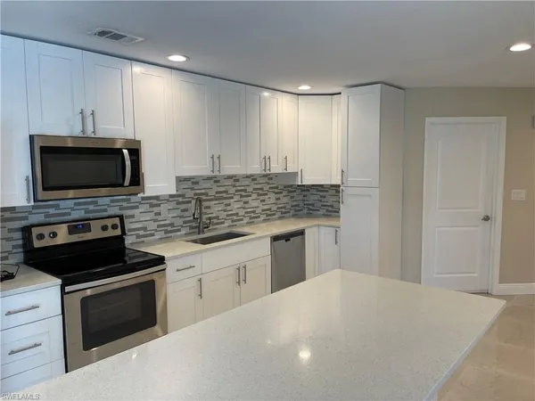 $3,500 | 255 Pine Valley Circle, Naples, FL 34113