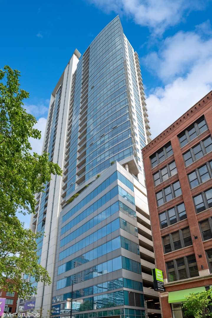 303 West Ohio Street, Unit 1901 Chicago, IL 60654 - Photo 1 of 18