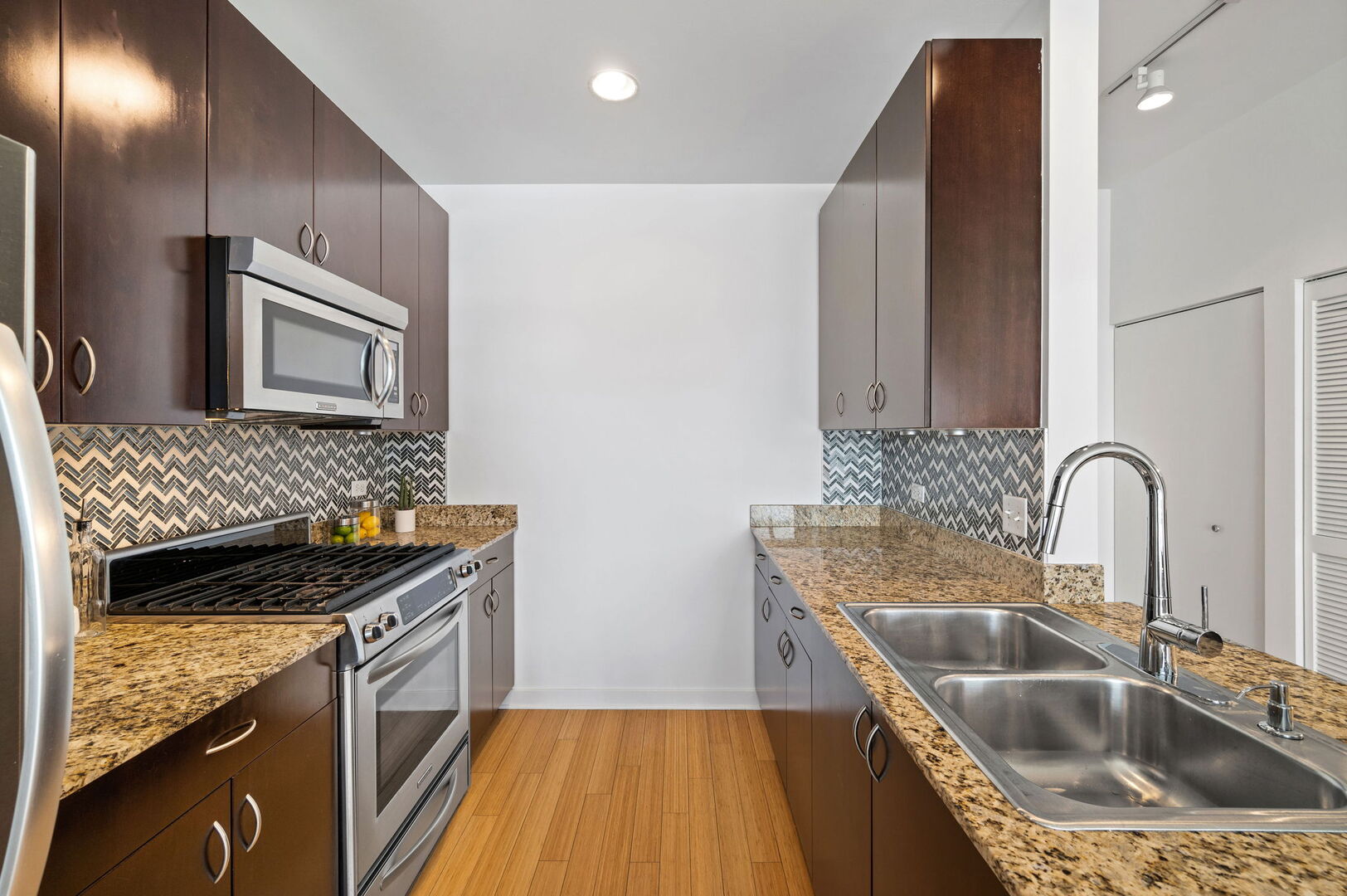 303 West Ohio Street, Unit 1901 Chicago, IL 60654 - Photo 8 of 18