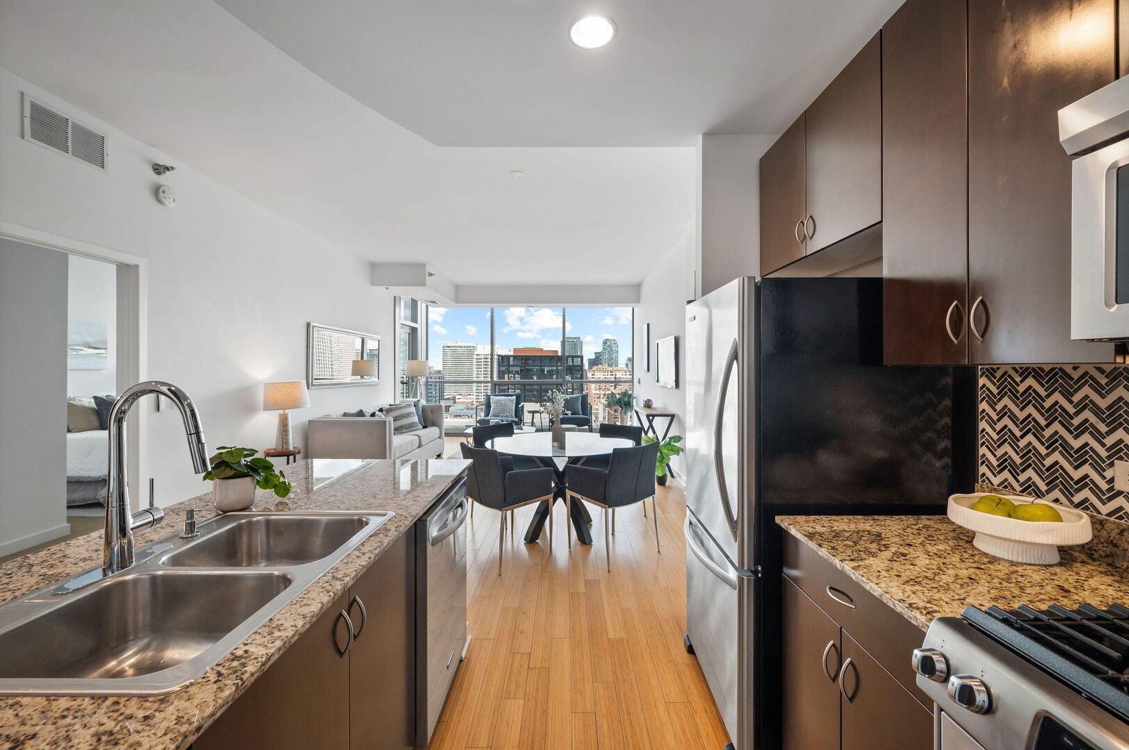303 West Ohio Street, Unit 1901 Chicago, IL 60654 - Photo 9 of 18