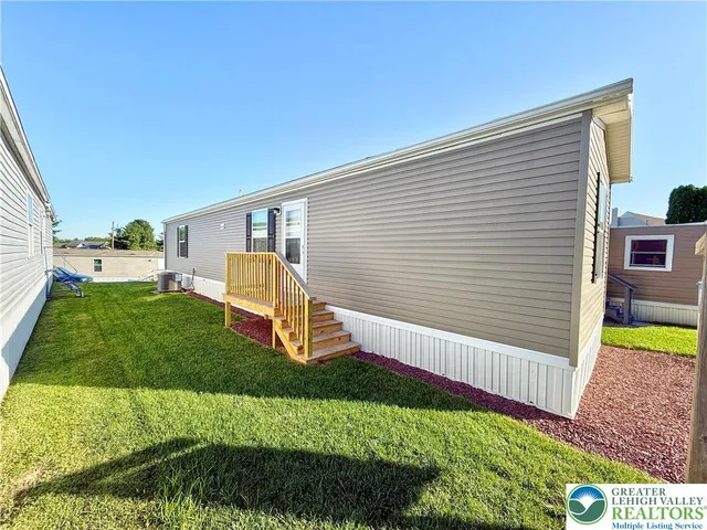 a view of a back yard of the house