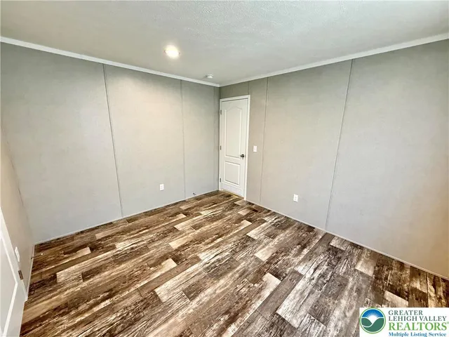 a view of a livingroom with wooden floor and closet