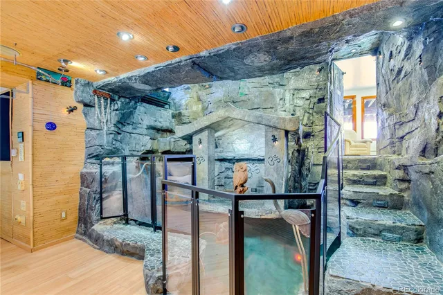 a view of a pathway of house