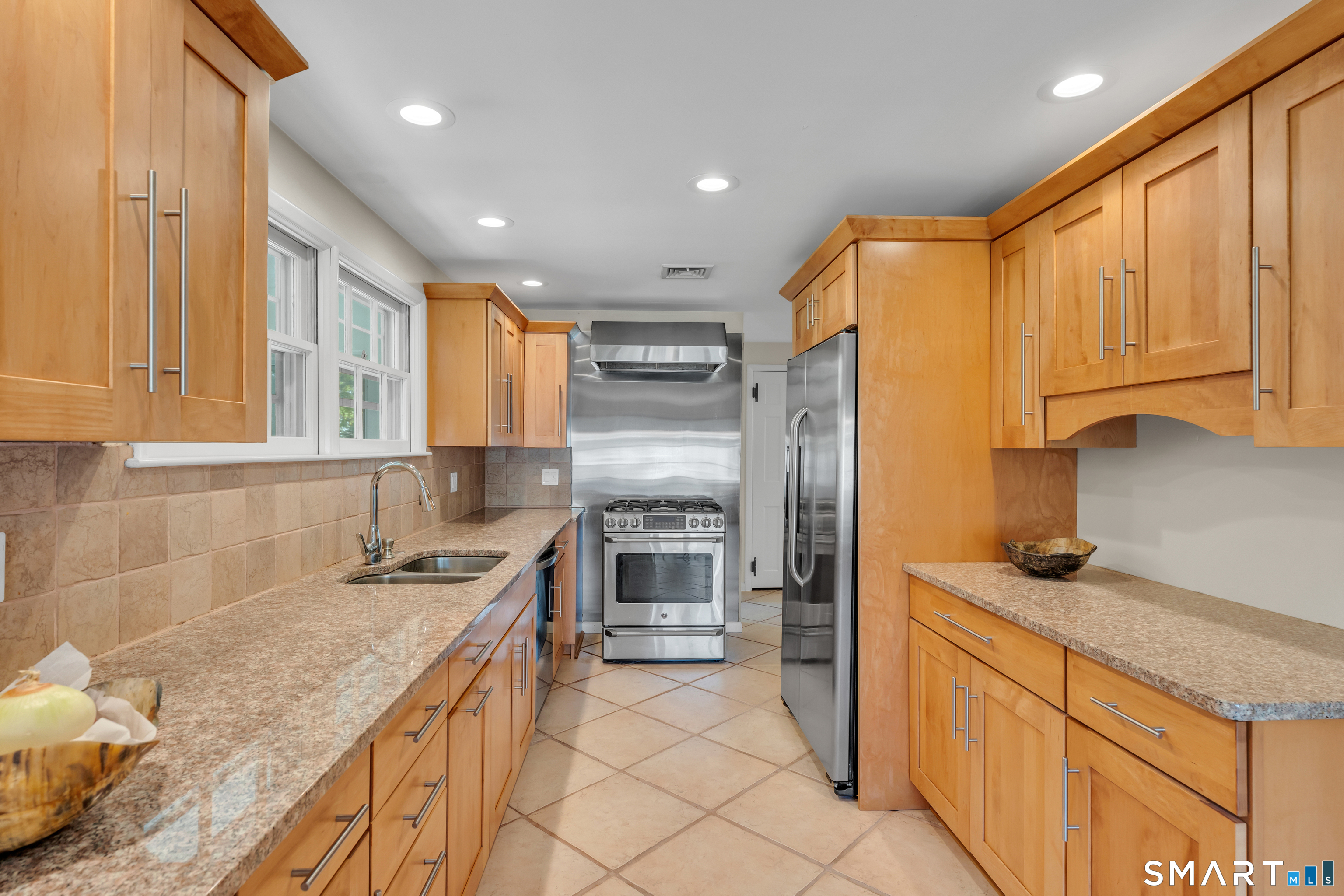 1085 Dunbar Hill Road Hamden, CT 06514 - Photo 10 of 33 Gallery Image 10